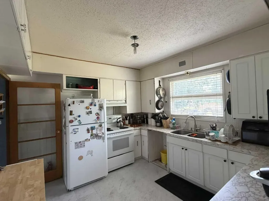 4824 52 Avenue Taber AB T1G 1H6