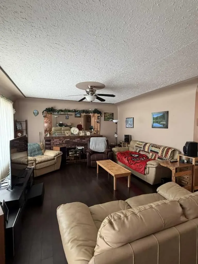 4824 52 Avenue Taber AB T1G 1H6
