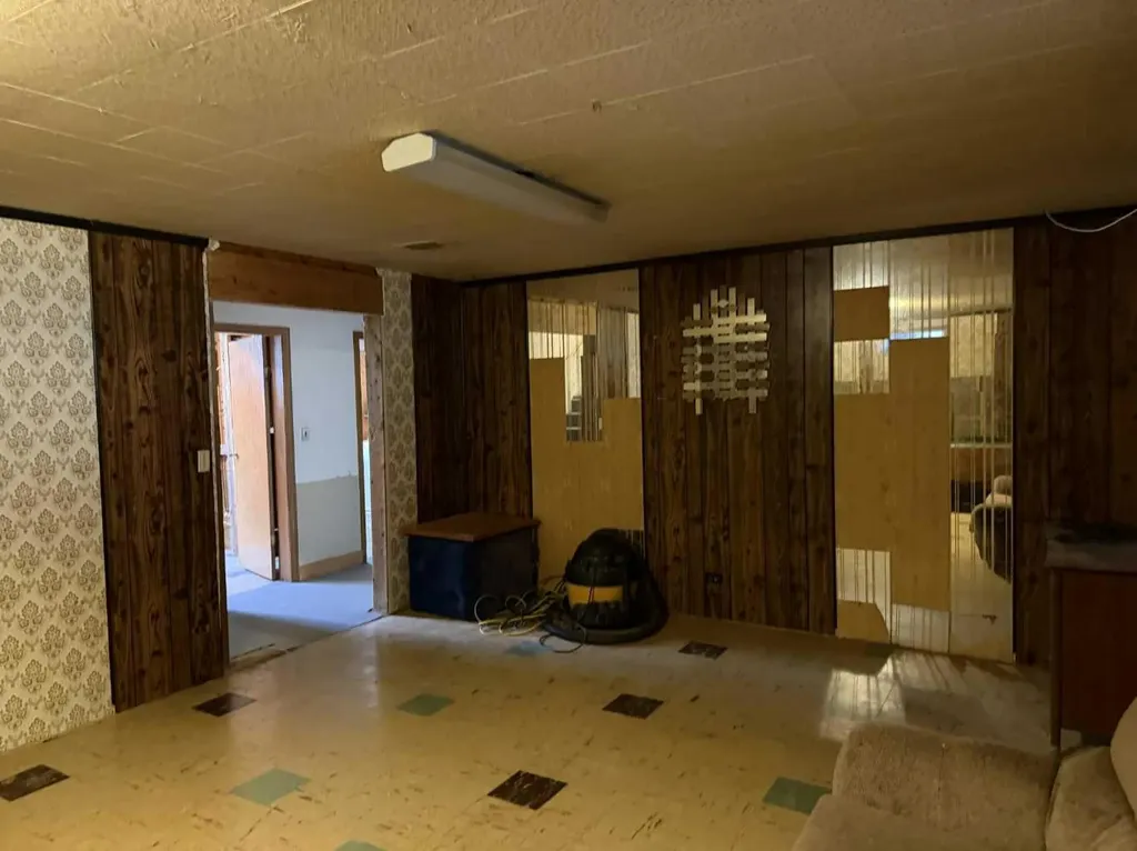 4824 52 Avenue Taber AB T1G 1H6