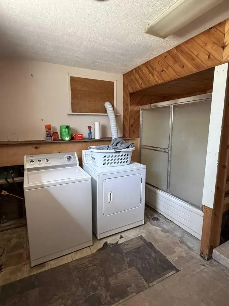 4824 52 Avenue Taber AB T1G 1H6