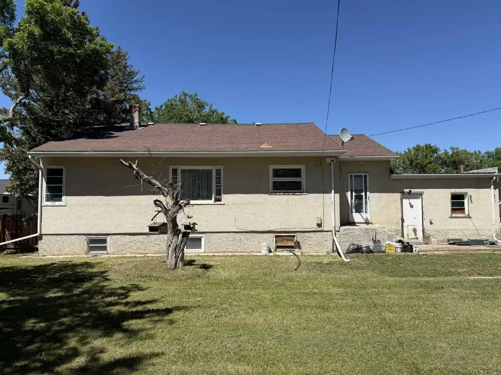 4824 52 Avenue Taber AB T1G 1H6