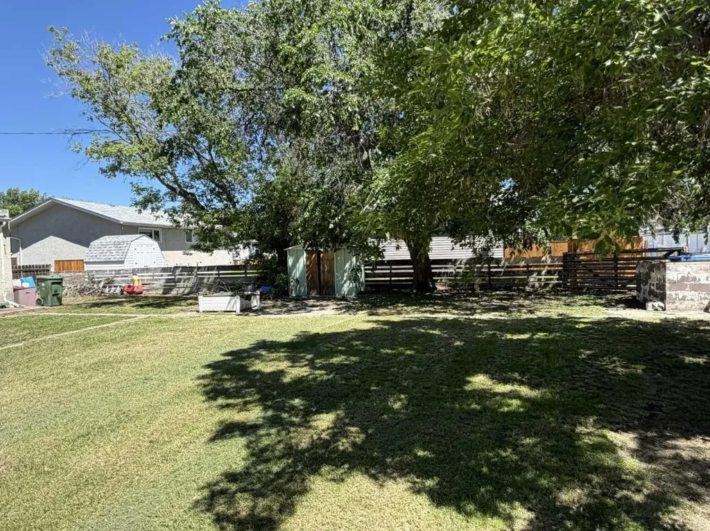 4824 52 Avenue Taber AB T1G 1H6