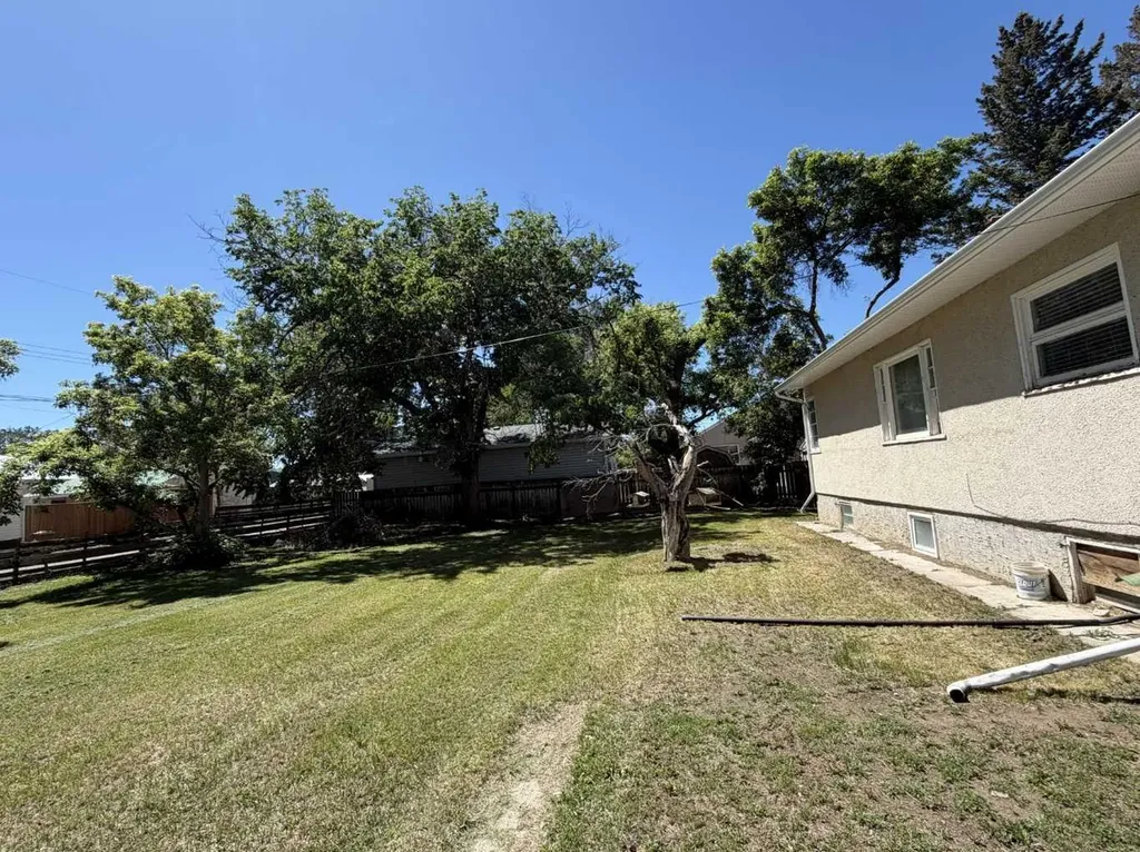 4824 52 Avenue Taber AB T1G 1H6