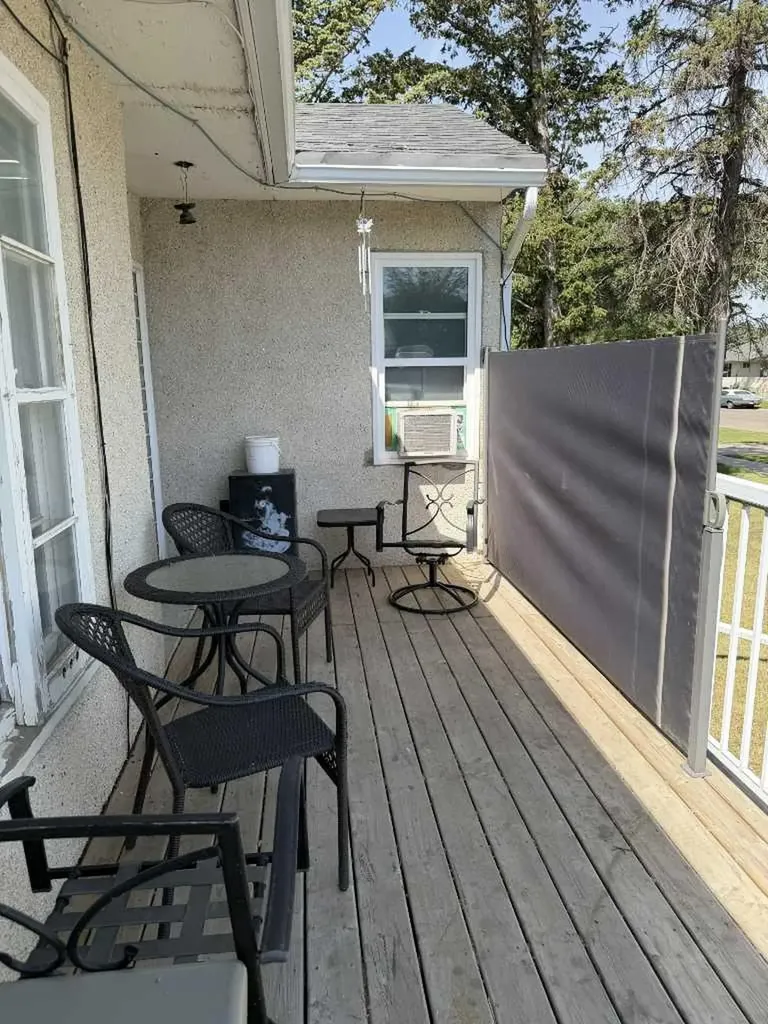 4824 52 Avenue Taber AB T1G 1H6
