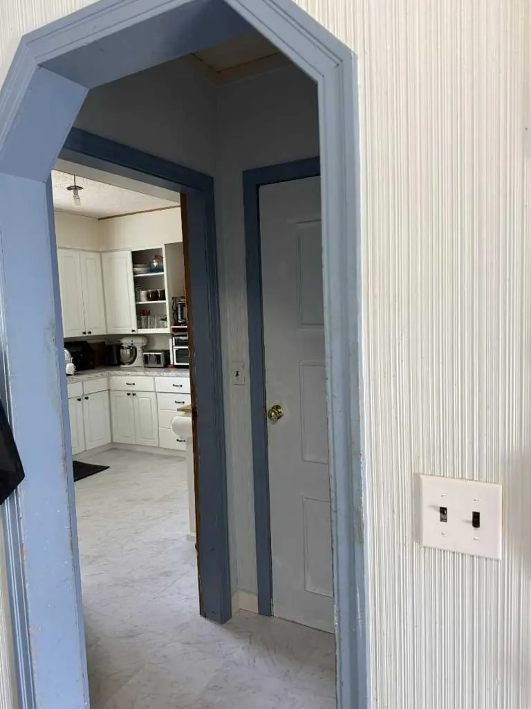 4824 52 Avenue Taber AB T1G 1H6