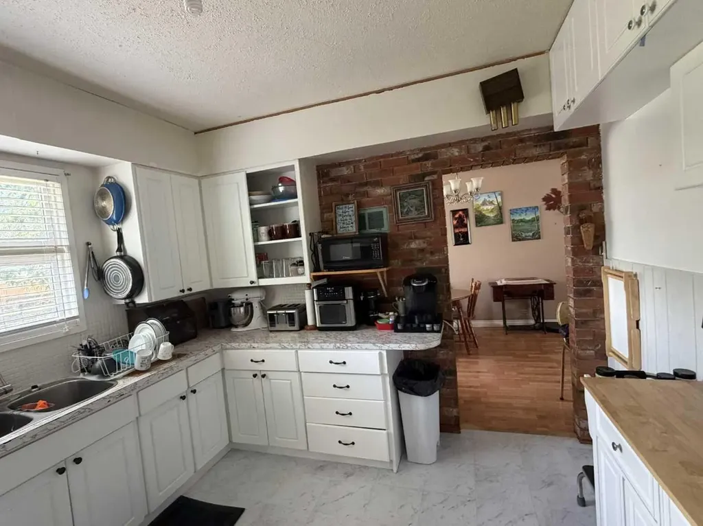 4824 52 Avenue Taber AB T1G 1H6