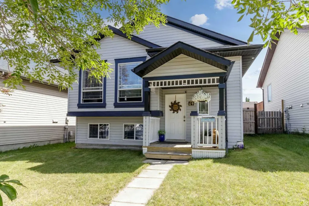 49 Wildrose Drive Sylvan Lake AB T4S 2K8
