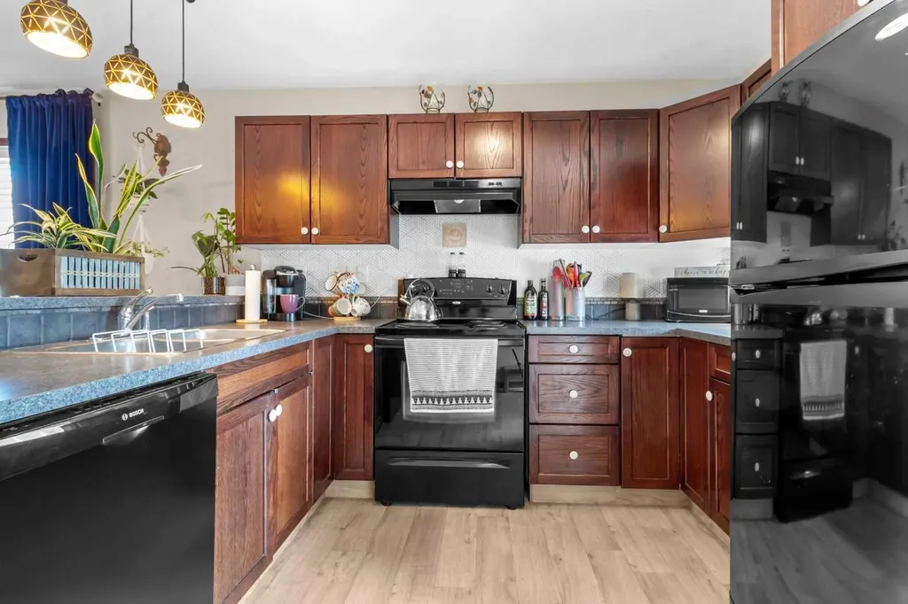 49 Wildrose Drive Sylvan Lake AB T4S 2K8