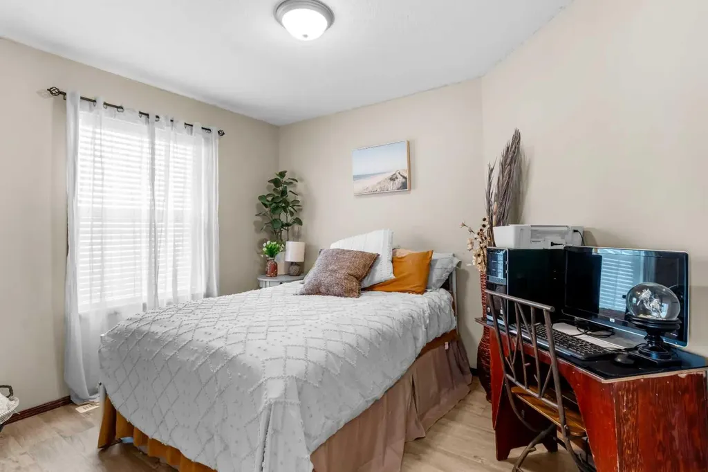 49 Wildrose Drive Sylvan Lake AB T4S 2K8