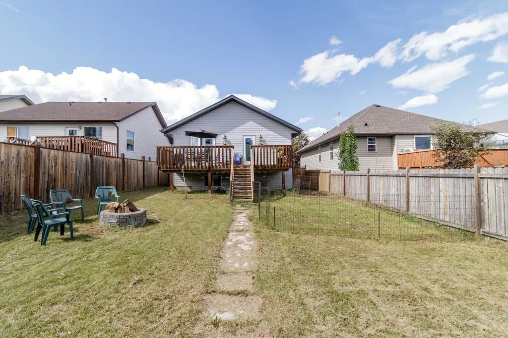 49 Wildrose Drive Sylvan Lake AB T4S 2K8