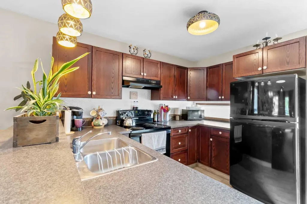49 Wildrose Drive Sylvan Lake AB T4S 2K8