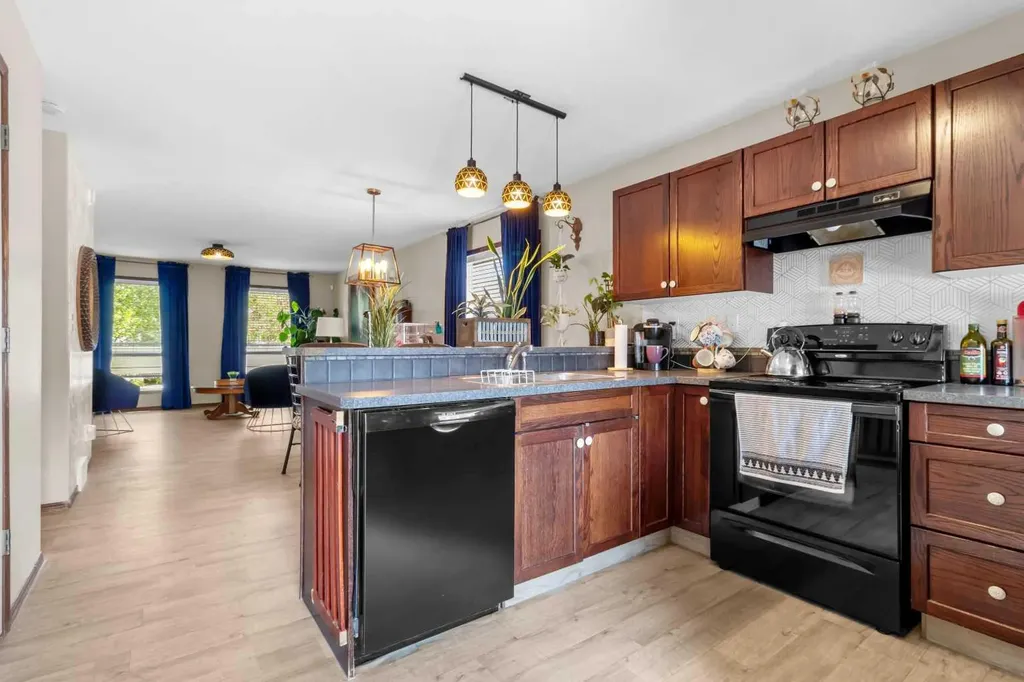 49 Wildrose Drive Sylvan Lake AB T4S 2K8