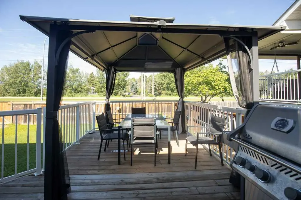 45 Firdale Court Sylvan Lake AB T4S 2M2