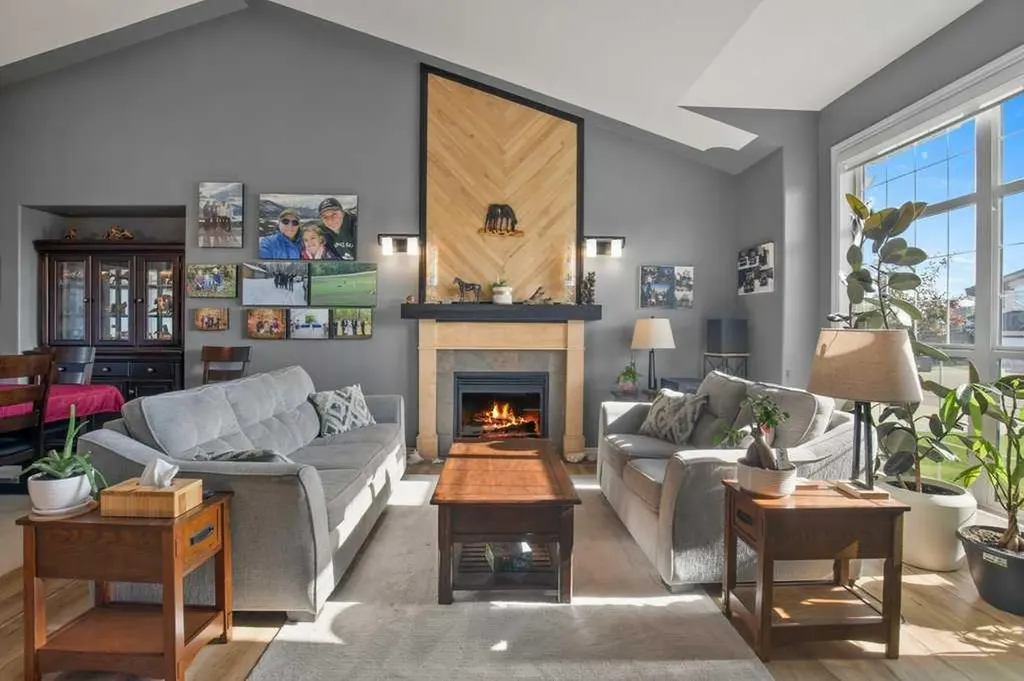 45 Firdale Court Sylvan Lake AB T4S 2M2