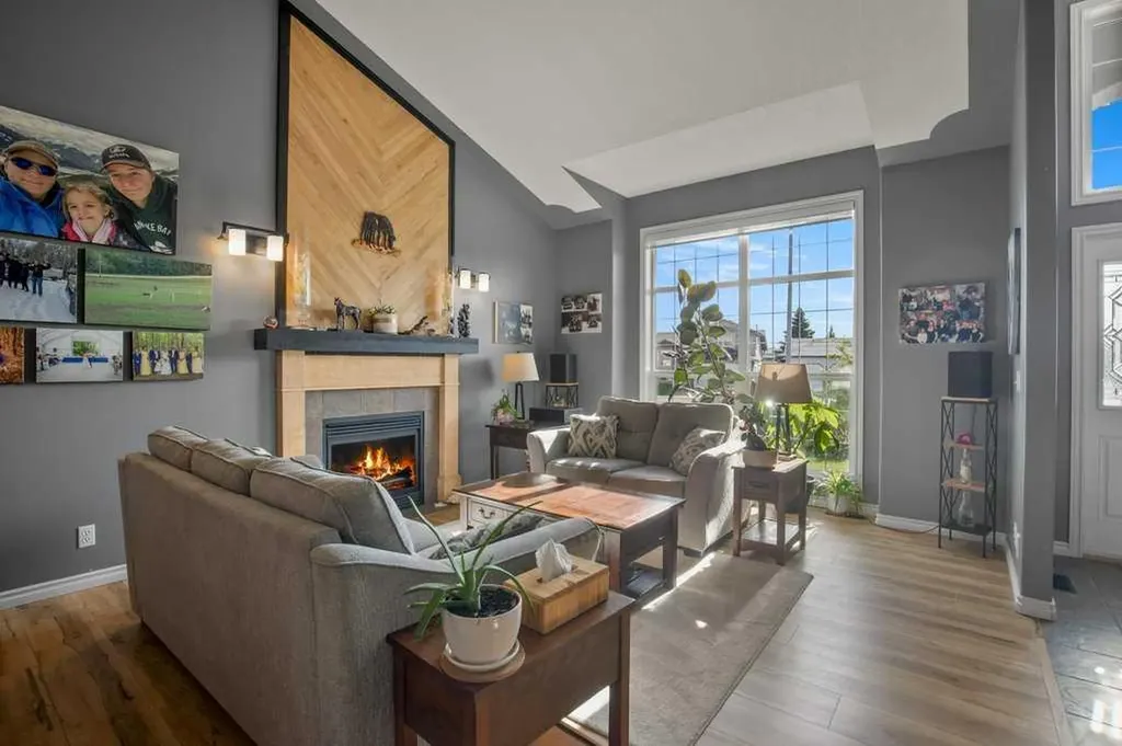 45 Firdale Court Sylvan Lake AB T4S 2M2