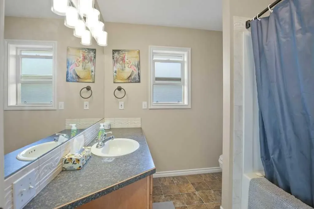 45 Firdale Court Sylvan Lake AB T4S 2M2