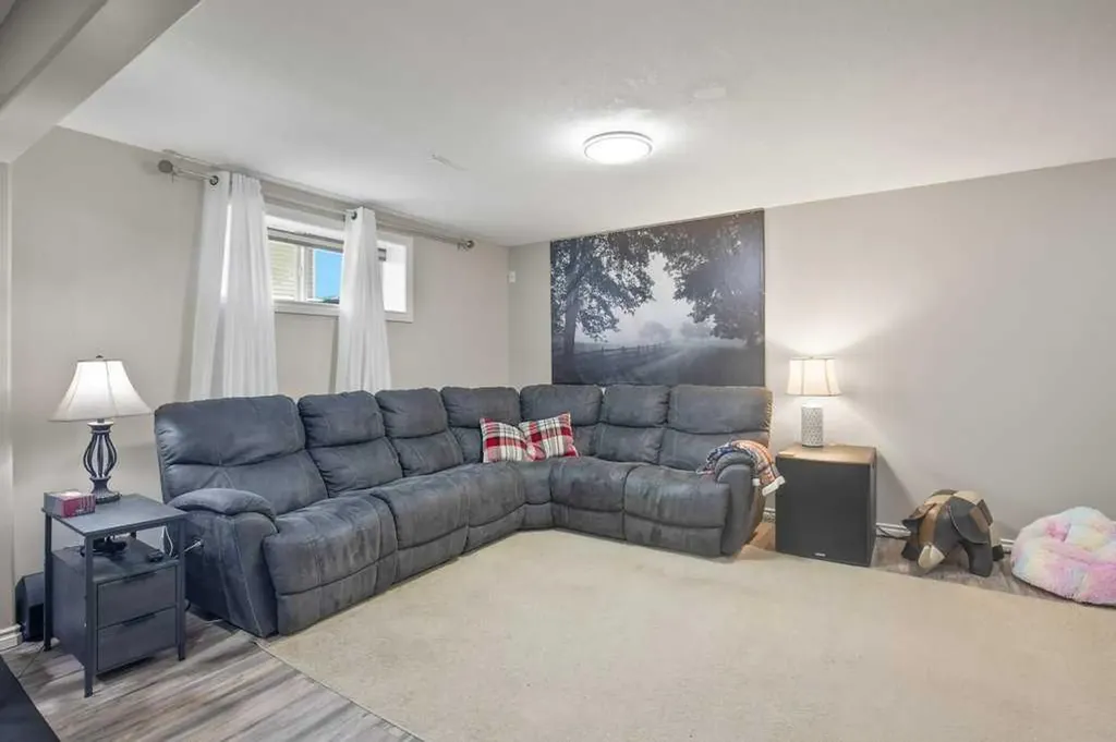 45 Firdale Court Sylvan Lake AB T4S 2M2