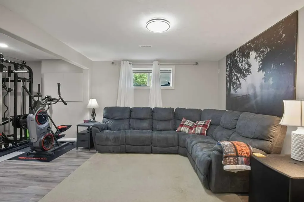 45 Firdale Court Sylvan Lake AB T4S 2M2
