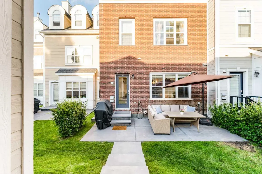 2987 Peacekeepers Way SW Calgary AB T3E 7R5
