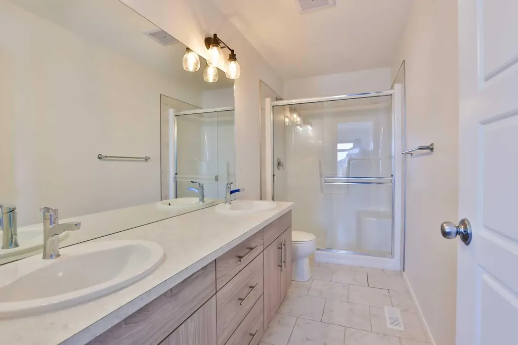 1374 Pacific Circle W Lethbridge AB T1J 5V3