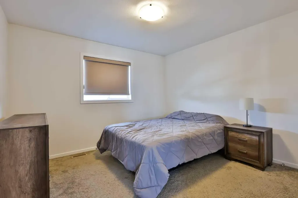 1374 Pacific Circle W Lethbridge AB T1J 5V3