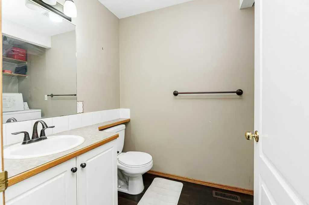 9 Lakeview Close Blackfalds AB T0M 0J0