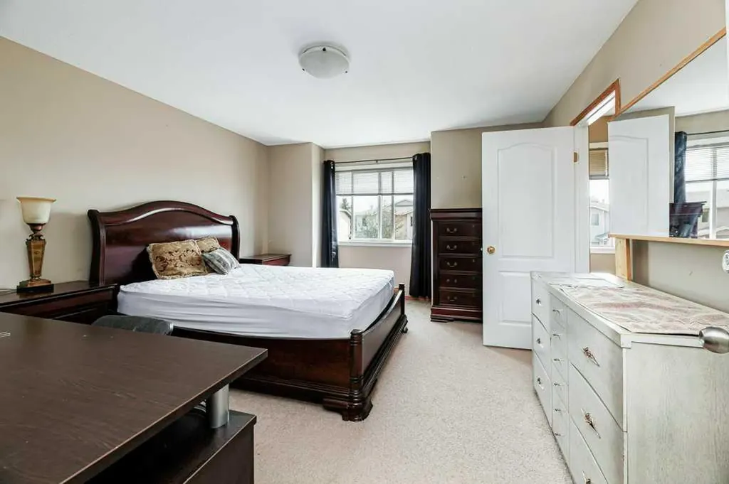9 Lakeview Close Blackfalds AB T0M 0J0