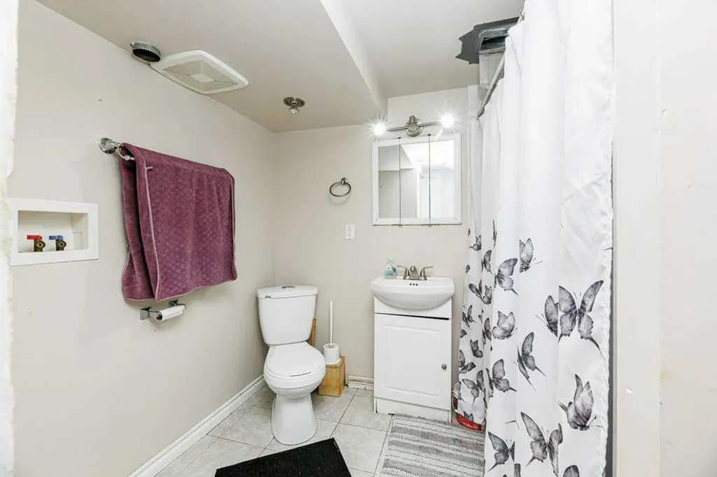 9 Lakeview Close Blackfalds AB T0M 0J0