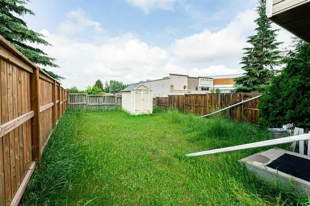 9 Lakeview Close Blackfalds AB T0M 0J0