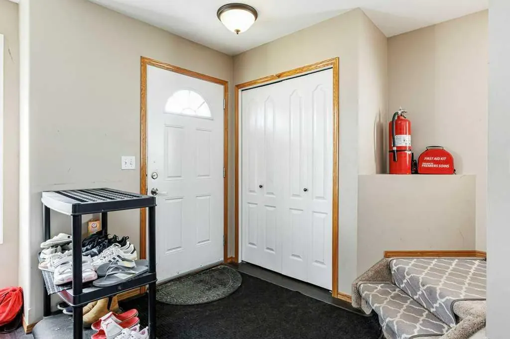 9 Lakeview Close Blackfalds AB T0M 0J0