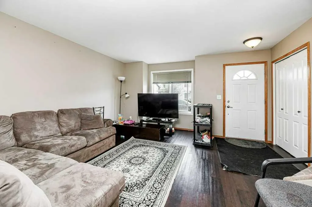 9 Lakeview Close Blackfalds AB T0M 0J0