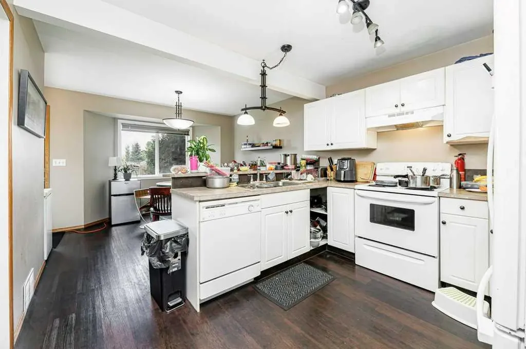 9 Lakeview Close Blackfalds AB T0M 0J0