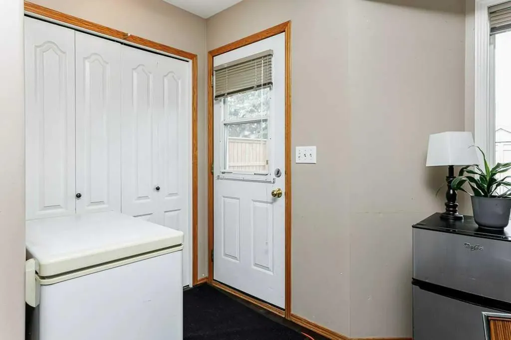 9 Lakeview Close Blackfalds AB T0M 0J0