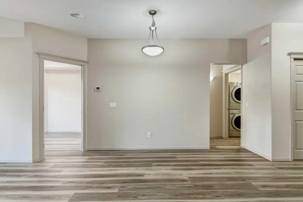 15 Everstone Drive SW Calgary AB T2Y 5B5