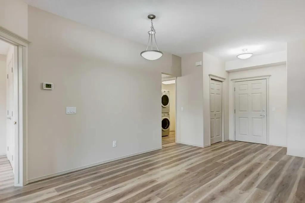 15 Everstone Drive SW Calgary AB T2Y 5B5
