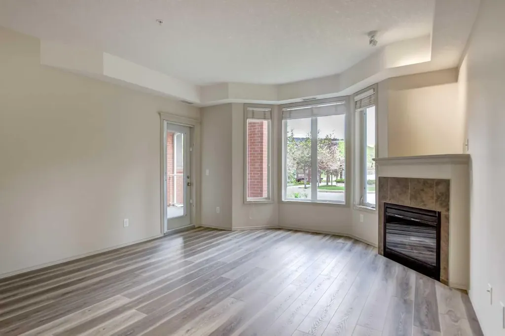 15 Everstone Drive SW Calgary AB T2Y 5B5