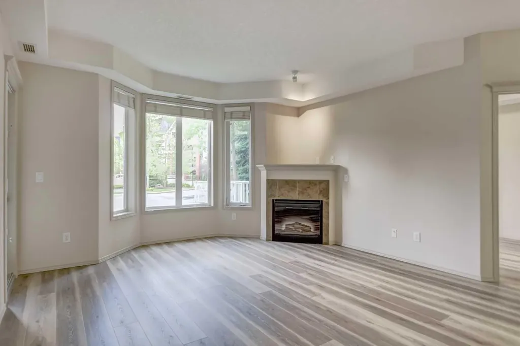 15 Everstone Drive SW Calgary AB T2Y 5B5