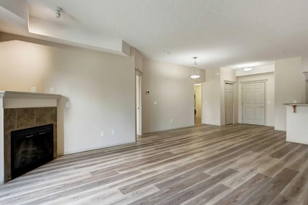 15 Everstone Drive SW Calgary AB T2Y 5B5