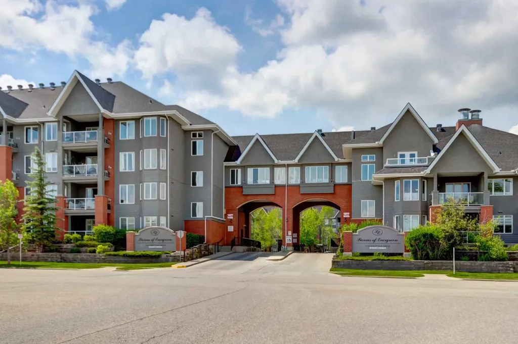15 Everstone Drive SW Calgary AB T2Y 5B5