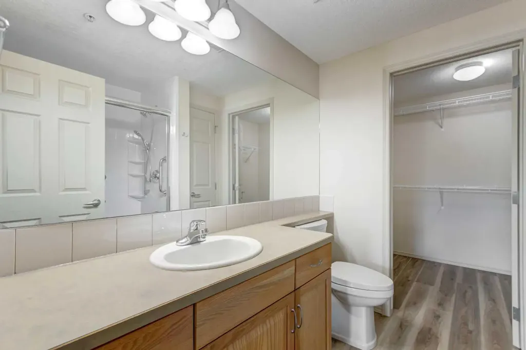 15 Everstone Drive SW Calgary AB T2Y 5B5
