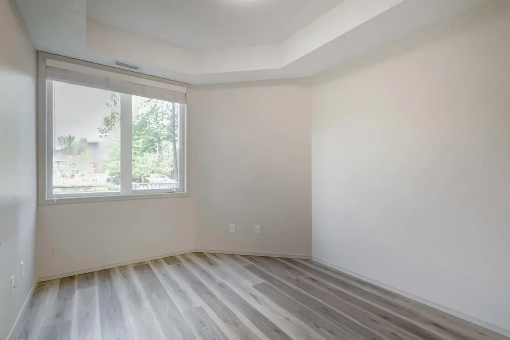 15 Everstone Drive SW Calgary AB T2Y 5B5