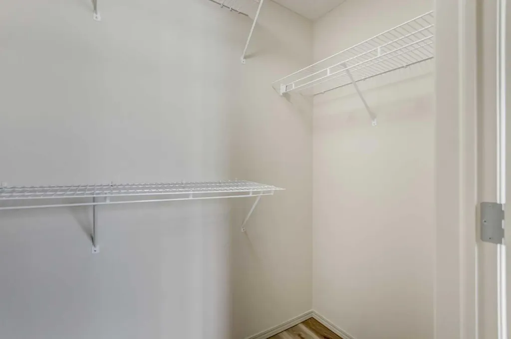 15 Everstone Drive SW Calgary AB T2Y 5B5