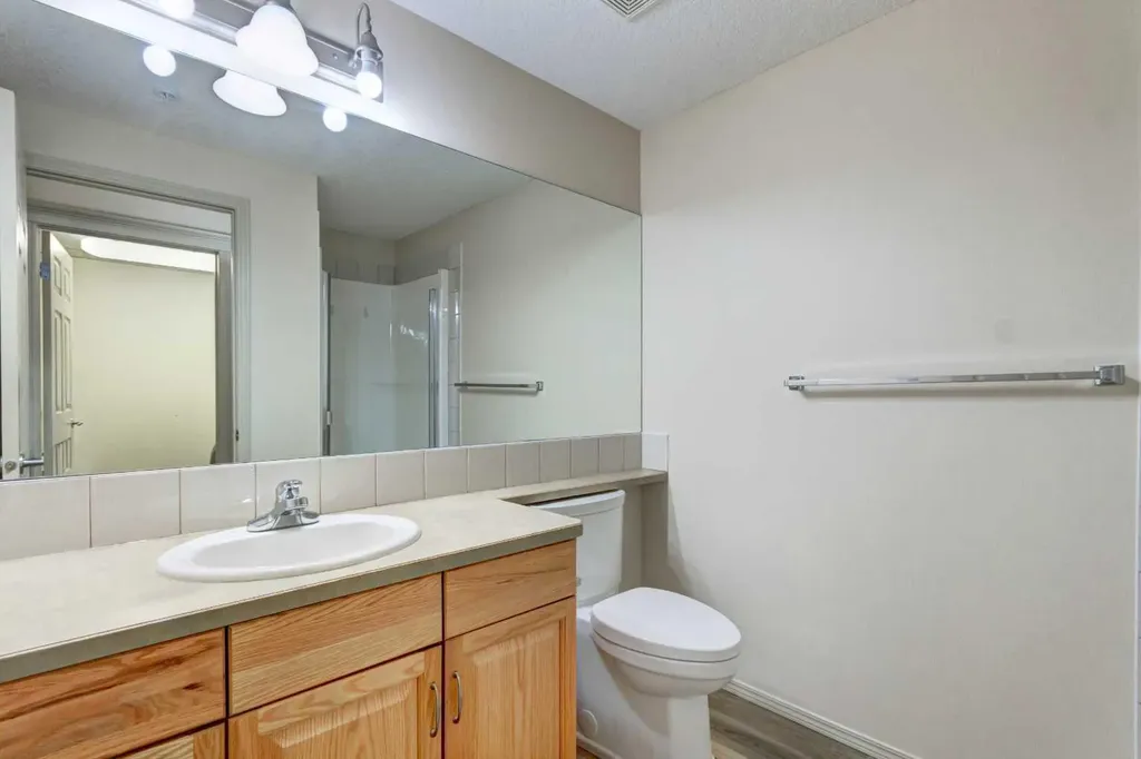 15 Everstone Drive SW Calgary AB T2Y 5B5