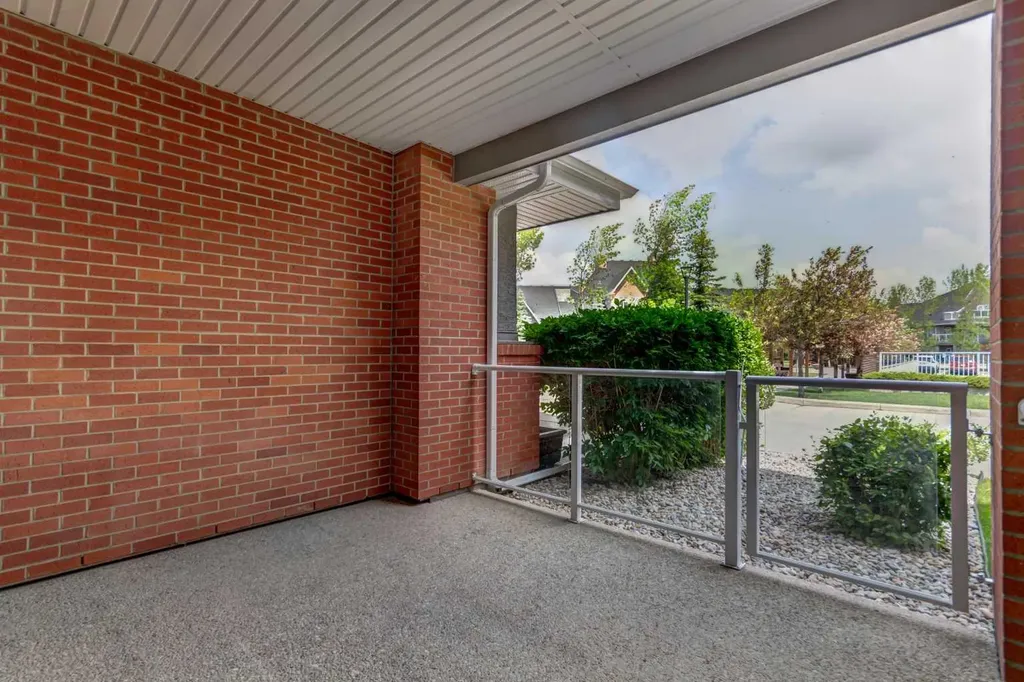 15 Everstone Drive SW Calgary AB T2Y 5B5