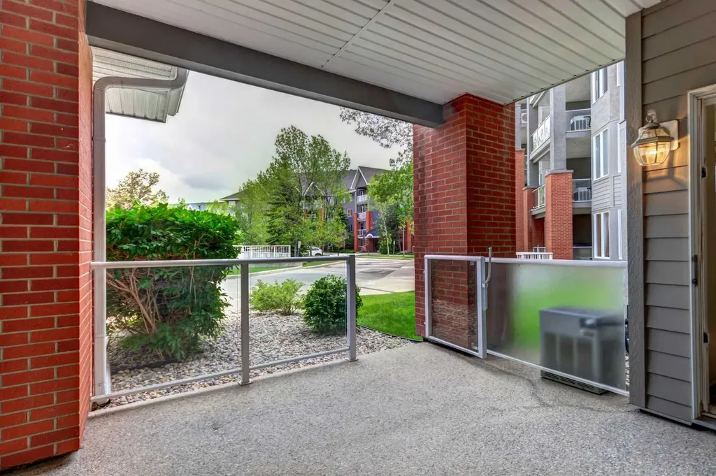 15 Everstone Drive SW Calgary AB T2Y 5B5