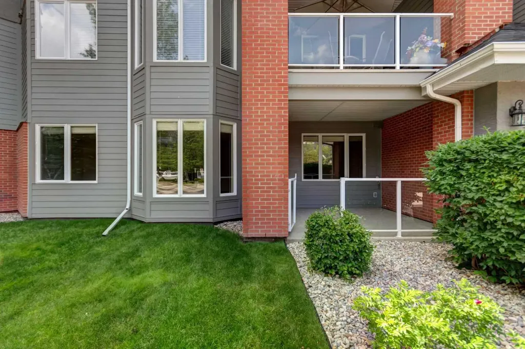 15 Everstone Drive SW Calgary AB T2Y 5B5