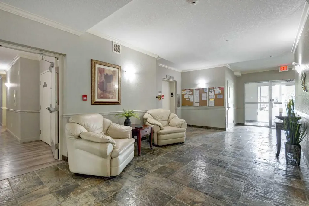 15 Everstone Drive SW Calgary AB T2Y 5B5