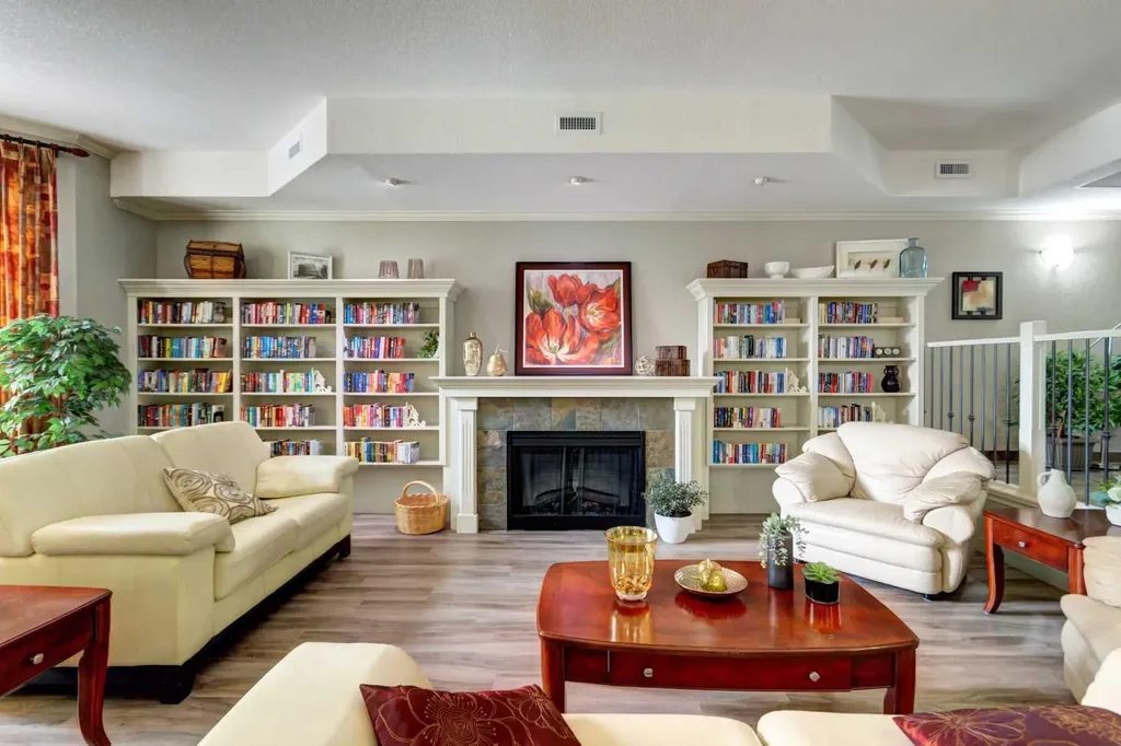 15 Everstone Drive SW Calgary AB T2Y 5B5