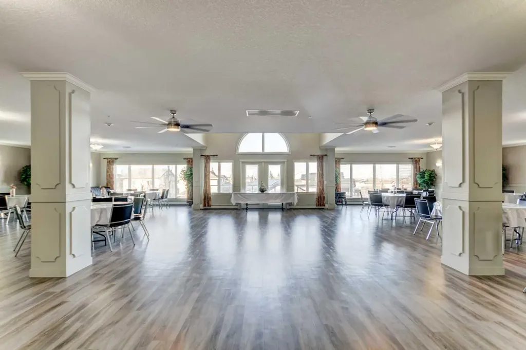 15 Everstone Drive SW Calgary AB T2Y 5B5