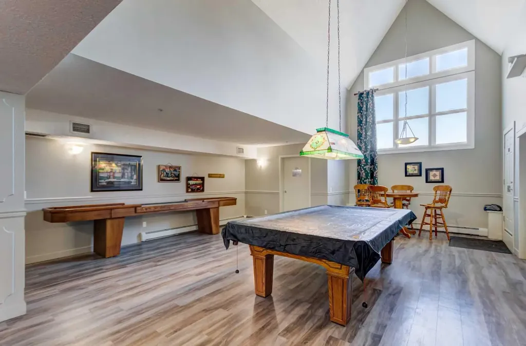 15 Everstone Drive SW Calgary AB T2Y 5B5